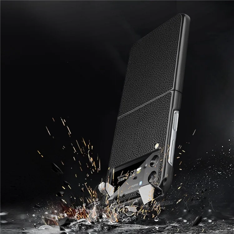 For Samsung Galaxy Z Flip4 5G Crocodile Texture Protective Cover Litchi Leather Cowhide Leather Coated PC Folding Anti-fall Mobile Phone Case - Black