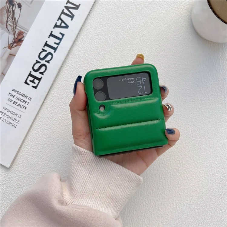 Para Samsung Galaxy Z Flip3 5G Soft Touch Lightweight Down Jacket Cover PU Leather Coated PC Shockproof Protective Case - Púrpura