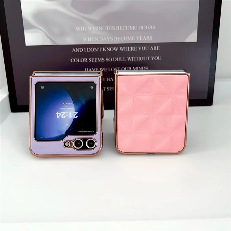 Pour Samsung Galaxy Z Flip6 5G / Z Flip5 5G Étui Revêtement de Cadre Électrolytique Cuir + Texture de Grille PC Housse de Téléphone - Rose