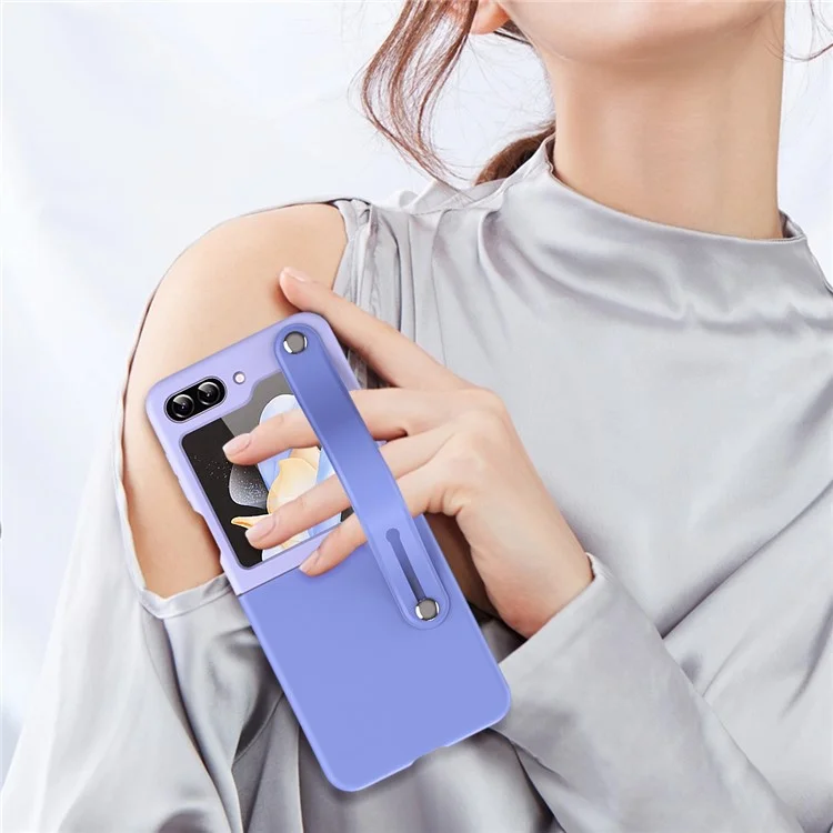 Para Samsung Galaxy Z Flip6 5G / Z Flip5 5G PU+PC Case Dual Color Hand Strap Kickstand Phone Cover - Azul Céu / Roxo Claro