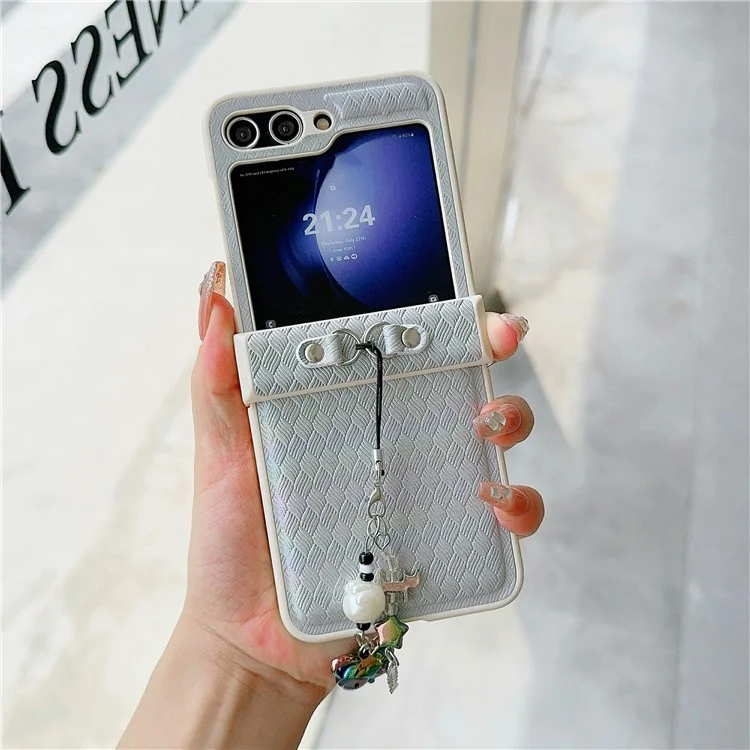Für Samsung Galaxy Z Flip5 5G Laser Rhombus geprägter Handyhülle PC+PU Leder Cover mit Katzen-Anhänger - Grau