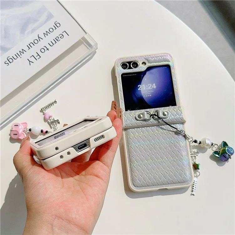 Für Samsung Galaxy Z Flip5 5G Laser Rhombus geprägter Handyhülle PC+PU Leder Cover mit Katzen-Anhänger - Grau
