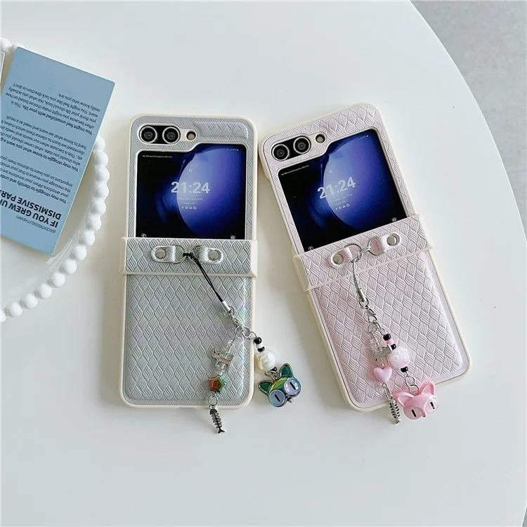 Für Samsung Galaxy Z Flip5 5G Laser Rhombus geprägter Handyhülle PC+PU Leder Cover mit Katzen-Anhänger - Grau