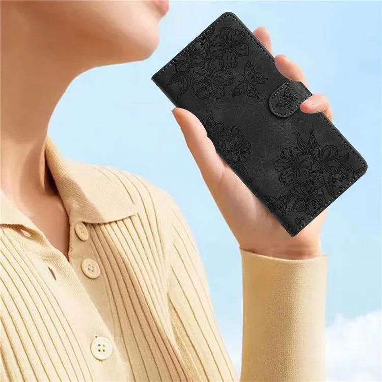 Funda de teléfono con efecto piel para iPhone 14 Plus, con diseño de mariposa y flores, cartera - Negro