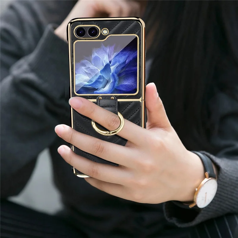 For Samsung Galaxy Z Flip7 FE 5G / Z Flip6 5G Case V-Shape Pattern Kickstand PC Phone Cover - Black