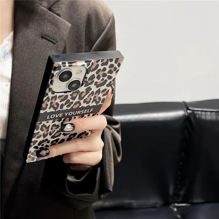 Für iPhone 13 Case Leopardenmuster Matt TPU Quadratische Form Anti-Drop Handyhülle - Buchstaben Leopardenmuster