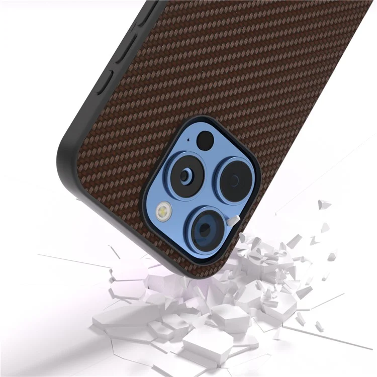 ABEEL Para iPhone 16 Pro Case Textura de Fibra de Carbono PU+PC+TPU Funda del Teléfono - Marrón