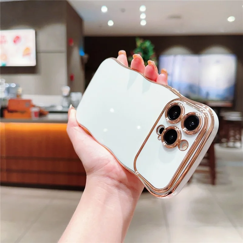 iPhone 15 Pro Max-hoes met krullend golfraam Elektrolytisch TPU-achterkant - Ivoorwit