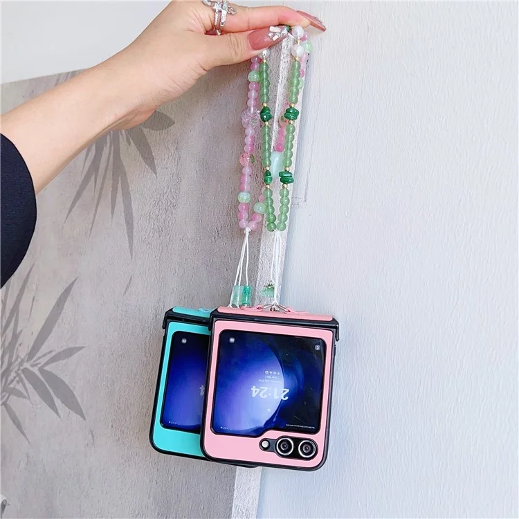 Per Samsung Galaxy Z Flip6 5G Case Skin-Touch Leather Coated Phone Cover con Wrist Bead Chain - Blu