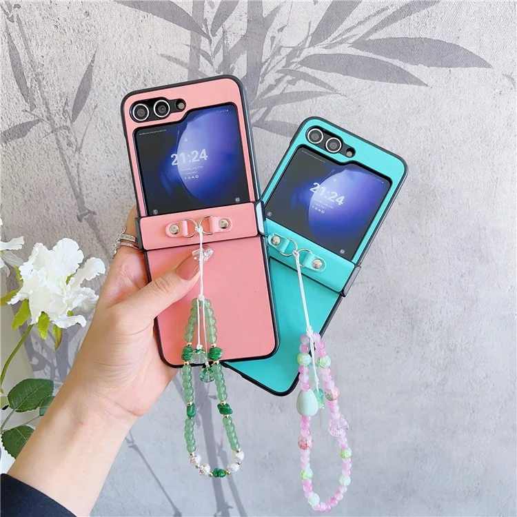 Per Samsung Galaxy Z Flip6 5G Case Skin-Touch Leather Coated Phone Cover con Wrist Bead Chain - Blu