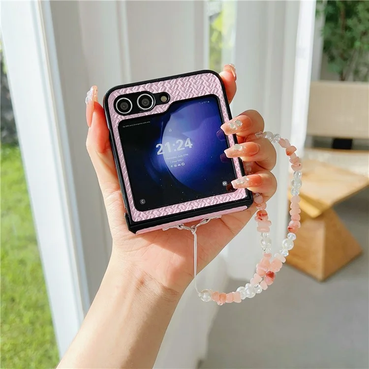 Para Samsung Galaxy Z Flip6 5G Funda con pulsera de cuentas Funda de teléfono con revestimiento de cuero Textura de estera de paja - Rosa