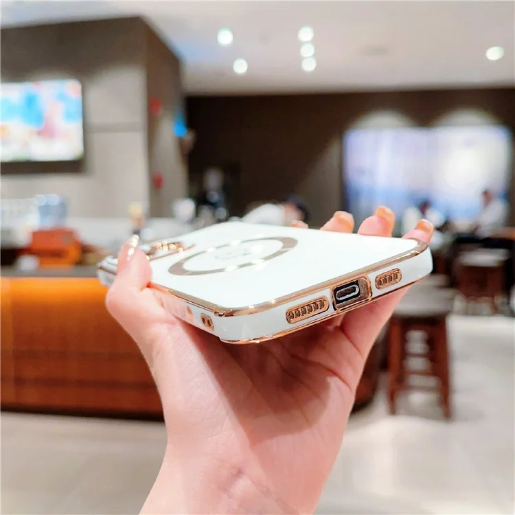 Funda para iPhone 16 Pro Max compatible con MagSafe, funda de teléfono de TPU enchapado, diseño de corazones huecos - Blanco Marfil