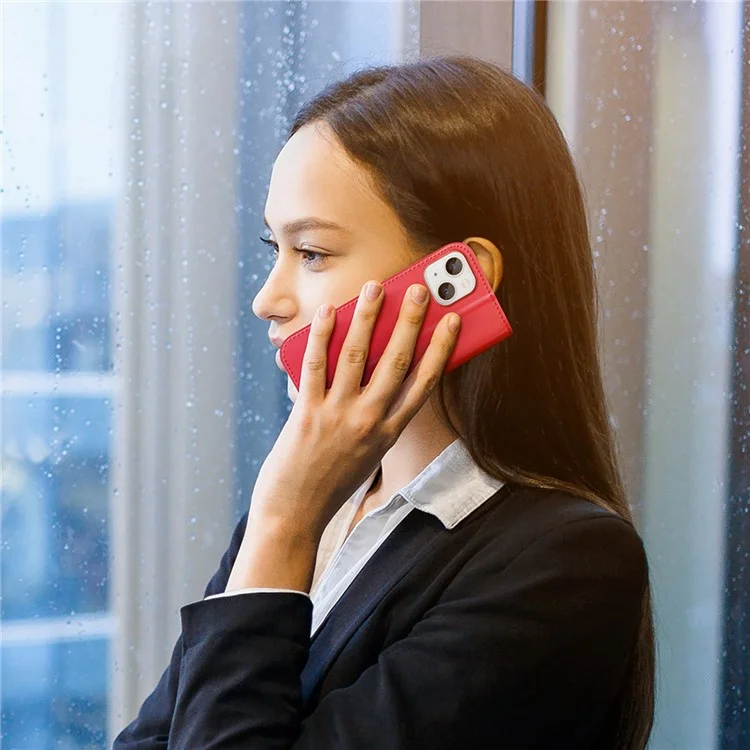 DUX DUCIS Hivo Series para iPhone 14 Plus Capa Carteira Magnética de Couro Genuíno com Bloqueio RFID Antirranhões Dobrável com Suporte - Vermelho