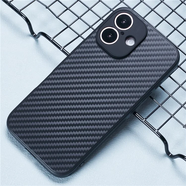 Чехол для iPhone 16 Plus с текстурой из углеродного волокна, TPU, противоцарапающее покрытие