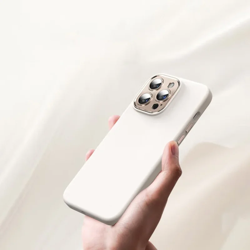 Для Iphone 16 Pro Max Case Shock -reseection Liquid Silicone Phone с Металлической Рамкой Объектива - Белый
