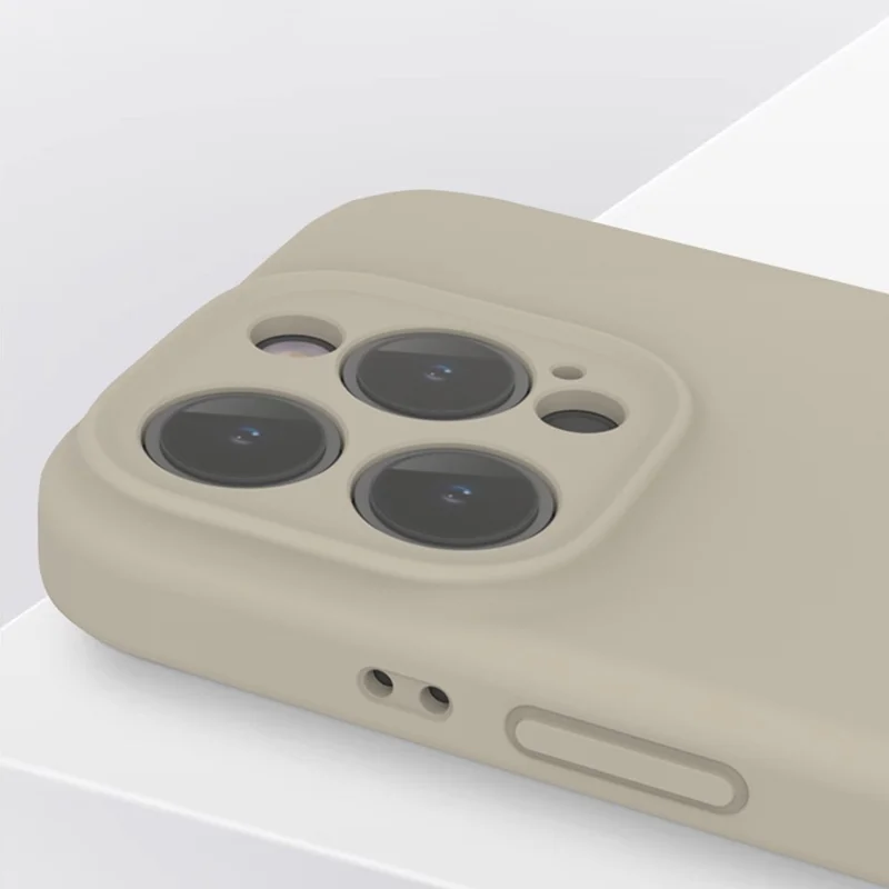 Til iPhone 16 Pro Max Case PC+Liquid Silicone Beskyttende Telefonbeskyttelse med Microfiber Fodring - Lysegrå