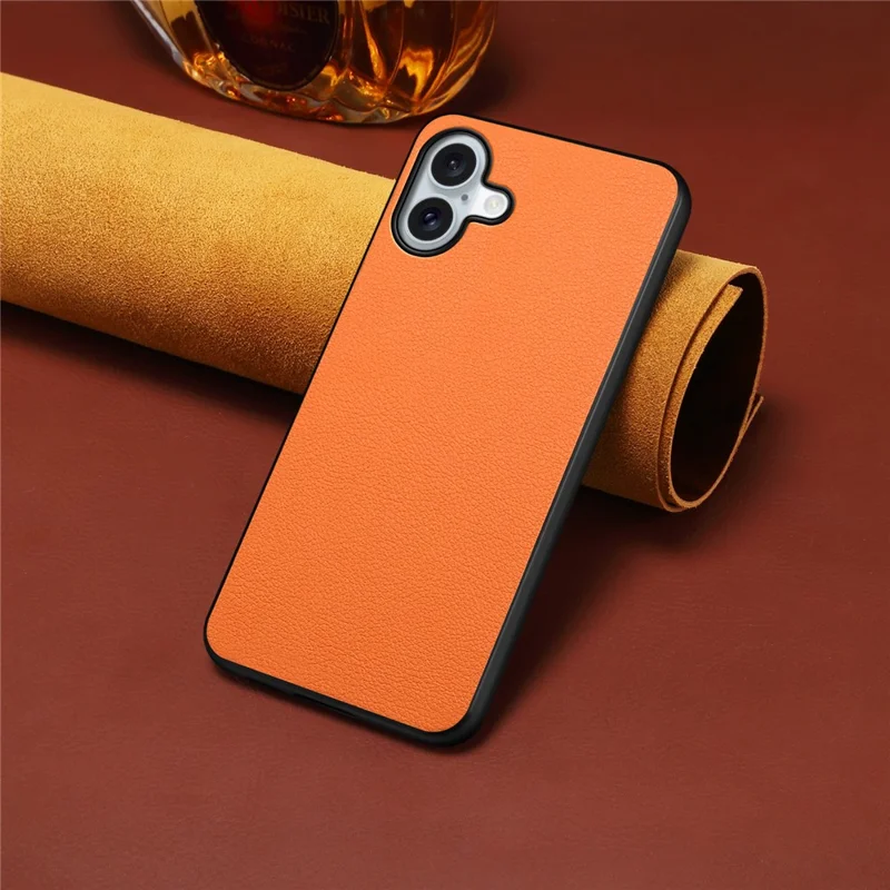 Für iPhone 16 Plus Hülle Leder beschichtet PC+TPU Anti-Kratzer Handyhülle - Orange