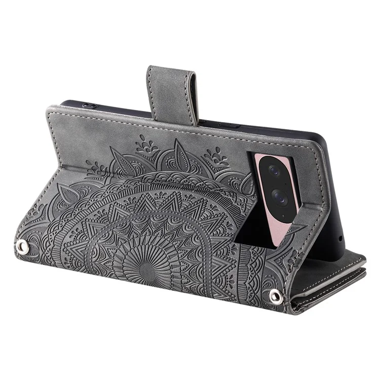 Estilo 006 Para Google Pixel 9 / 9 Pro Wallet Case PU Película de Cuero Patrón de Flores de Mandala - Gris