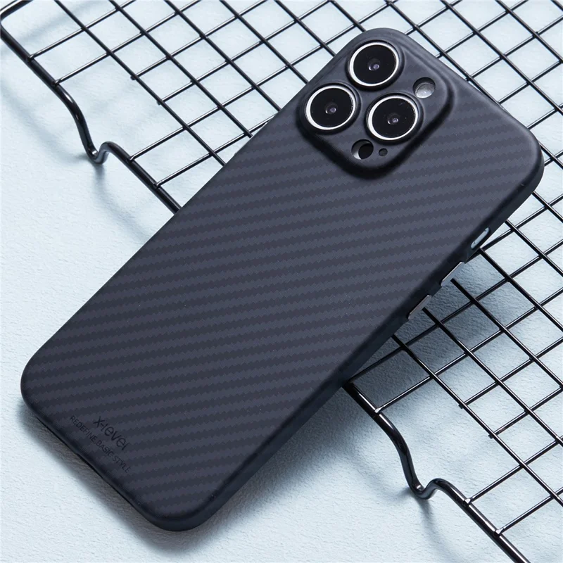 X-LEVEL Pour iPhone 16 Pro Étui Magnétique Très Mince Housse de Téléphone Dur en PC Texture Fibre de Carbone - Noir