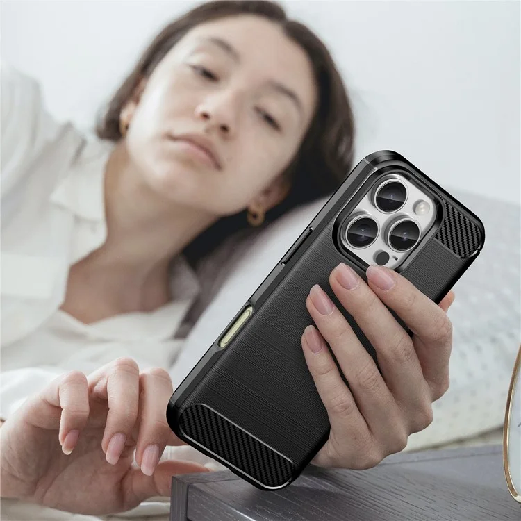 Funda para iPhone 16 Pro Max de fibra de carbono con textura TPU y cubierta de teléfono cepillada - Negro