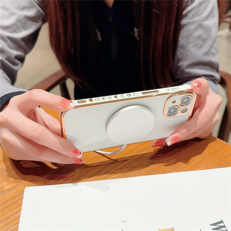 Para Iphone 15 Case Compatível Com MagSafe Eletroplatou TPU Capa de Telefone Hollow Love Hearts - Branco de Marfim