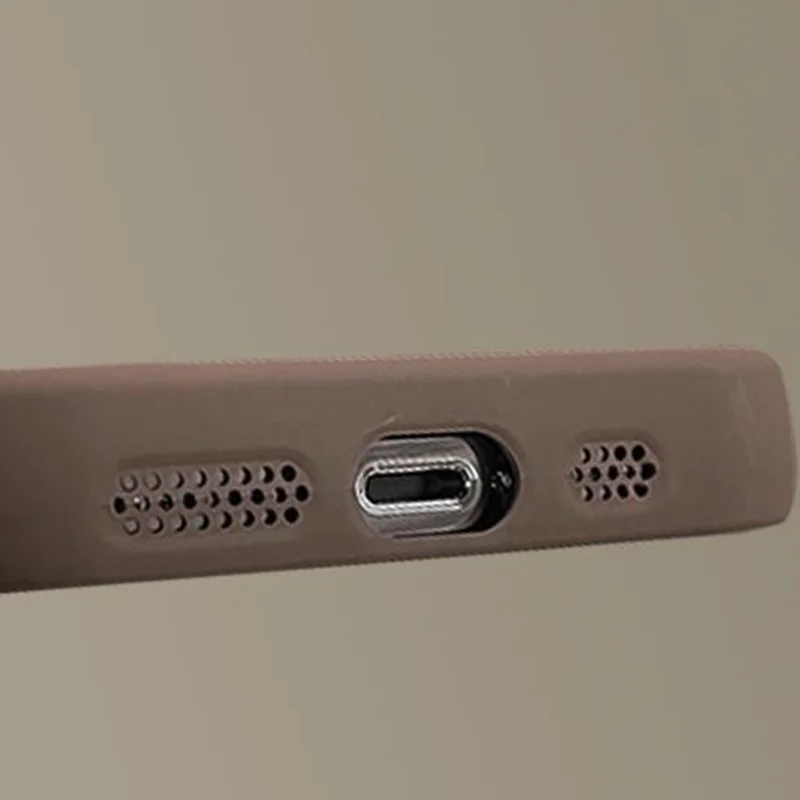 للهاتف iPhone 16 Pro غطاء واقي بتصميم ثلاثي الأبعاد على شكل دب وقهوة من مادة TPU - أسود