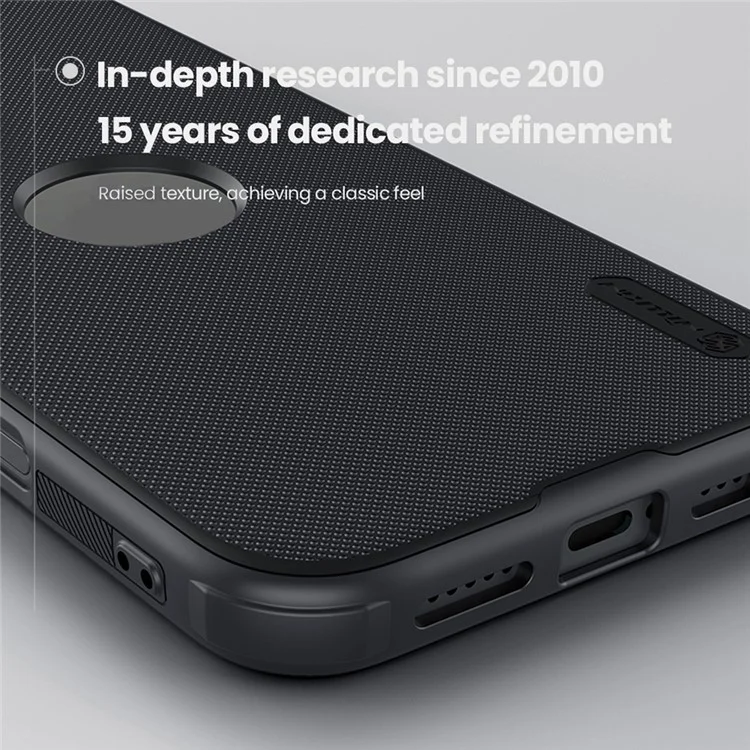 NILLKIN Super Frosted Shield Pro per iPhone 16 Custodia per telefono PC+TPU Custodia per telefono opaca (Design con foro logo) - Nero