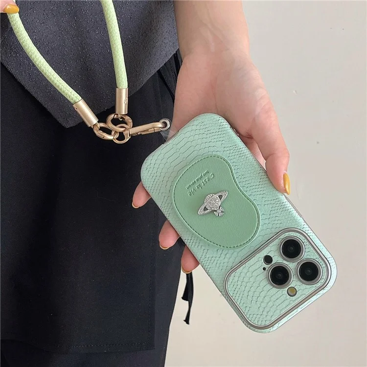 Для Iphone 16 Pro Case Snakeskin Texture PC+PU Kickstand Protective Cover с Lanyard - Черный