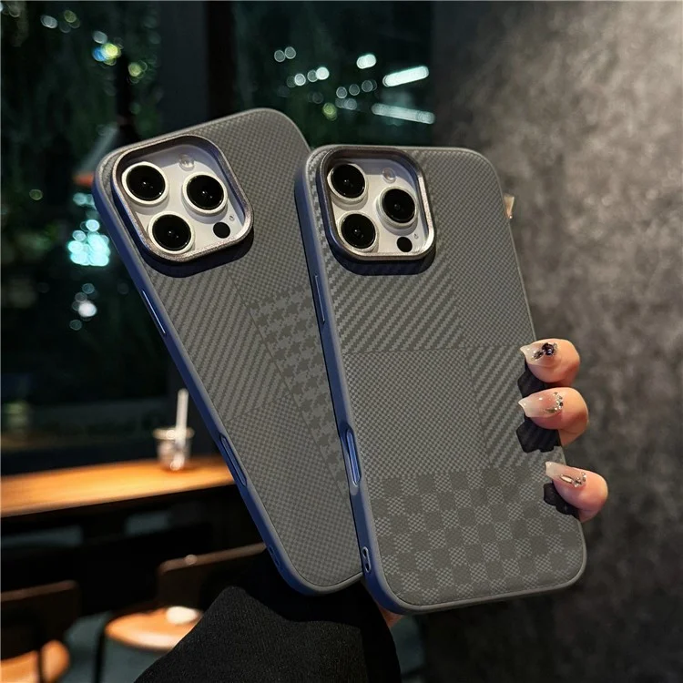 Para Iphone 16 Pro Case Carbon Fiber Texture Leather+TPU+PC Skin-touch Cover Cover - Negro / a Cuadros