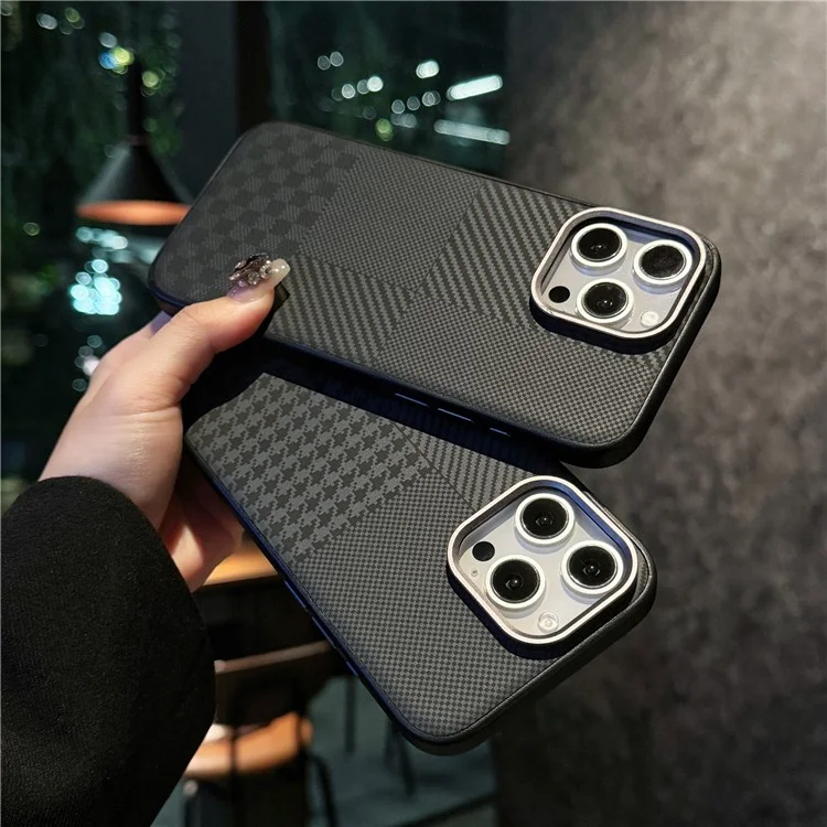 Para Iphone 16 Pro Case Carbon Fiber Texture Leather+TPU+PC Skin-touch Cover Cover - Negro / a Cuadros