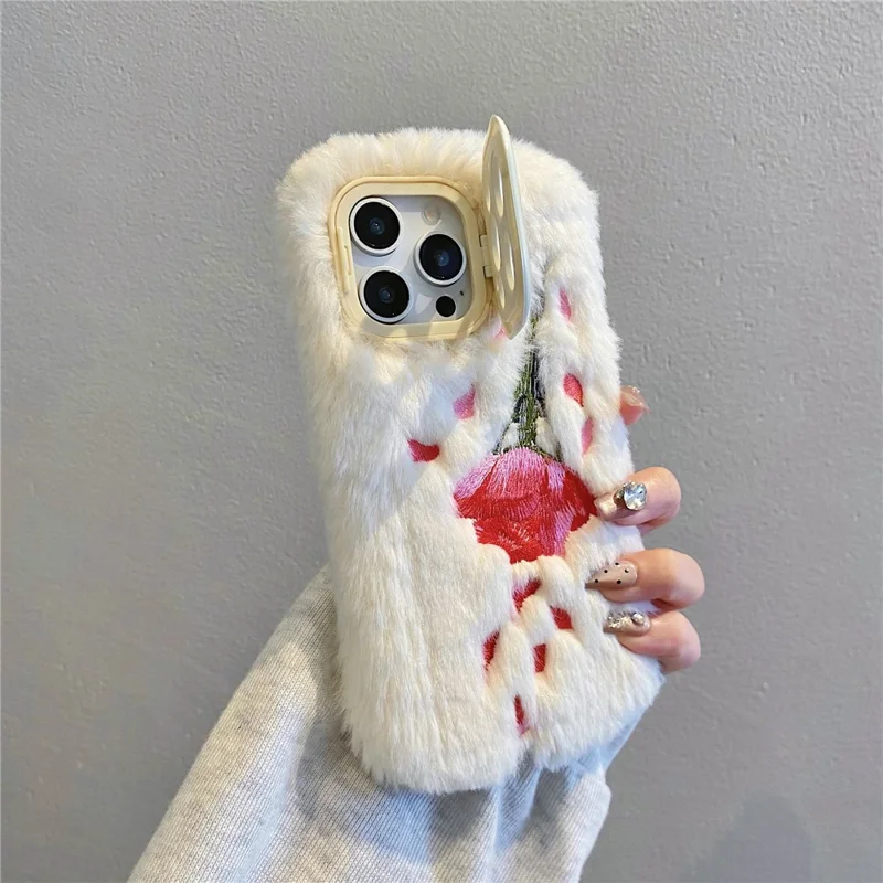 KJS-003 Para Iphone 15 Pro Max Case Patrón Rose Plush+tpu Telephip Cover With Lens Frame Kickstand - Blanco