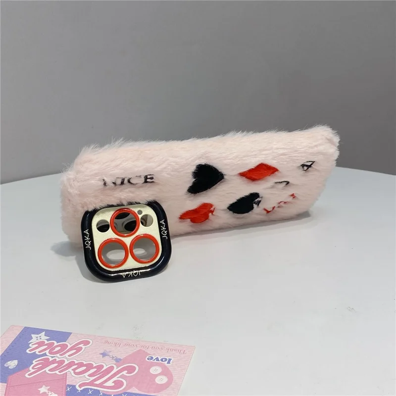KJS-001 Per Iphone 15 Pro Max Case Play Modello di Scheda Plush+copertina Telefonica Tpu Con Cavalletto Del Telaio Dell'obiettivo - Rosa