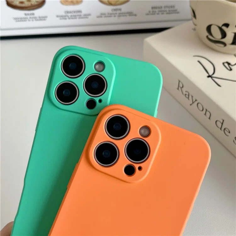 For iPhone 16 Pro Phone Back Case Scratch Resistant Silicone Mobile Cover - Black