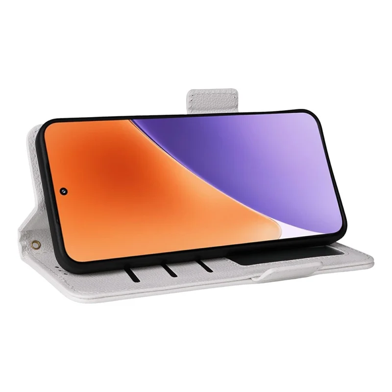 غطاء لهاتف شاومي 15 برو مع حزام معصم، بتصميم قشرة ليتشي من جلد البولي يوريثان الاصطناعي، غطاء محفظة - أبيض