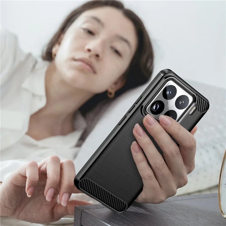 Capa para Xiaomi 15 Pro com textura de fibra de carbono, escovada e antiimpressão digital - Preta