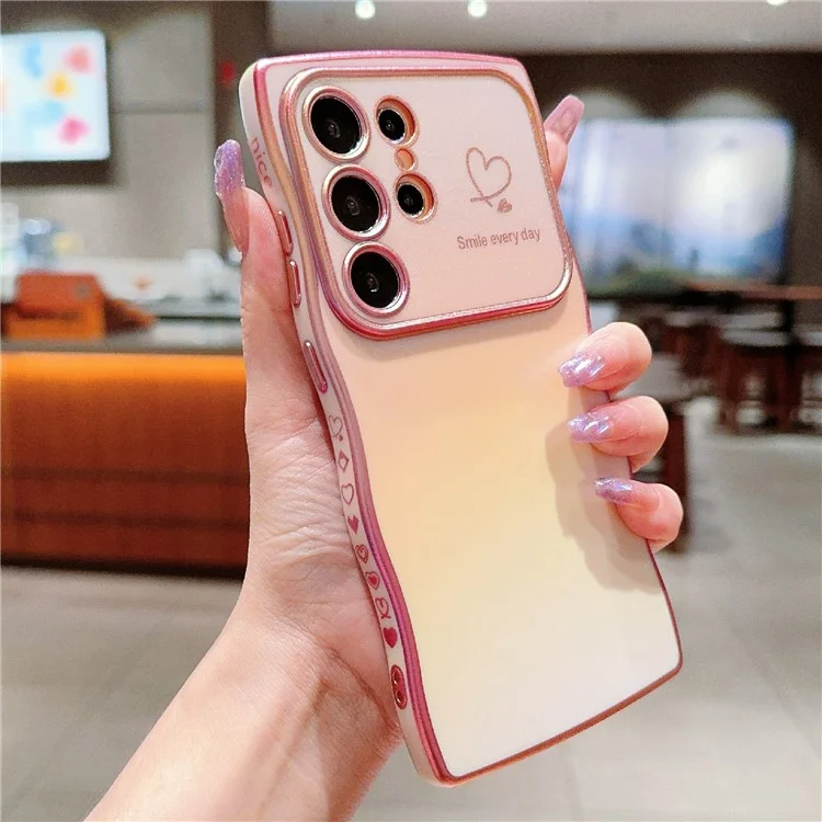 Capa para Samsung Galaxy S25 Ultra em formato de coração ondulado, feita de TPU, com design iridescente degradê - Rosa colorido