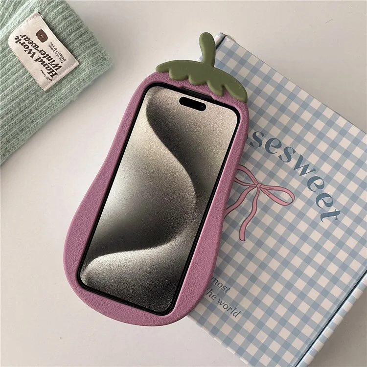 Funda para iPhone 15 Pro de dibujos animados con sonrisa y berenjena, de silicona suave
