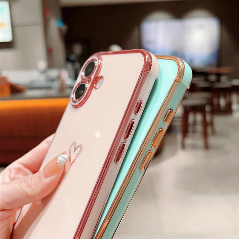 Чехол для iPhone 16 Plus с рисунком в форме сердца, выполненный из TPU, с электролитическим краем - черный