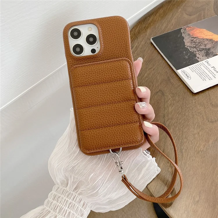 Für iPhone 15 Pro Hülle mit Kartenschlitzen, Ständer, PU-Leder + PET-Handyhülle mit Handschlaufe - Dunkelbraun