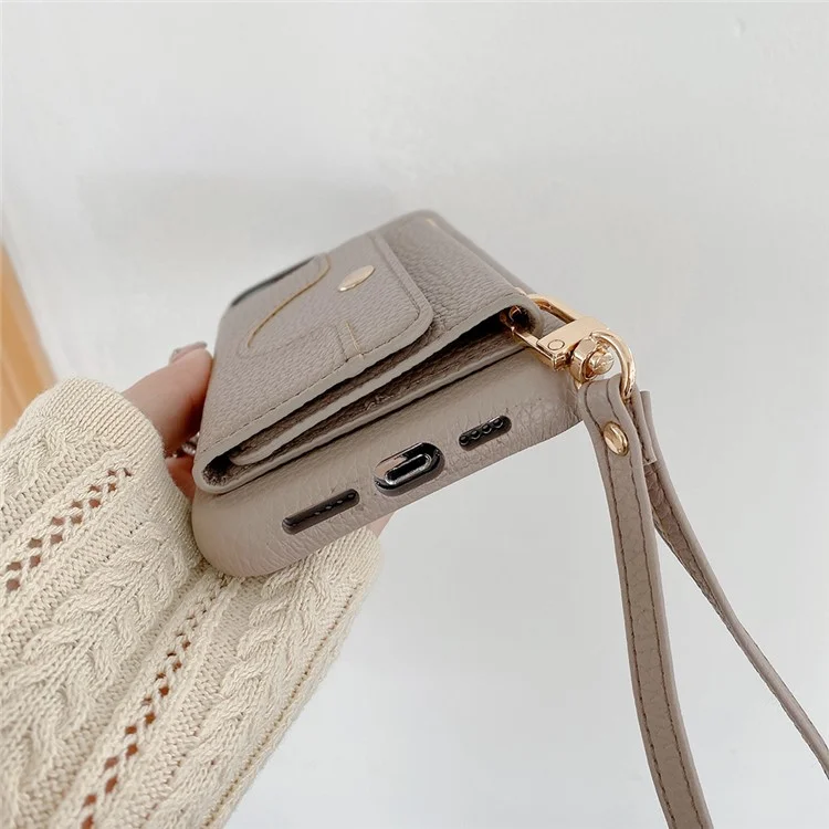 Custodia per iPhone 13 Pro Max con design a specchio, cover posteriore in pelle PU con slot per schede e cinturino da polso - Grigio