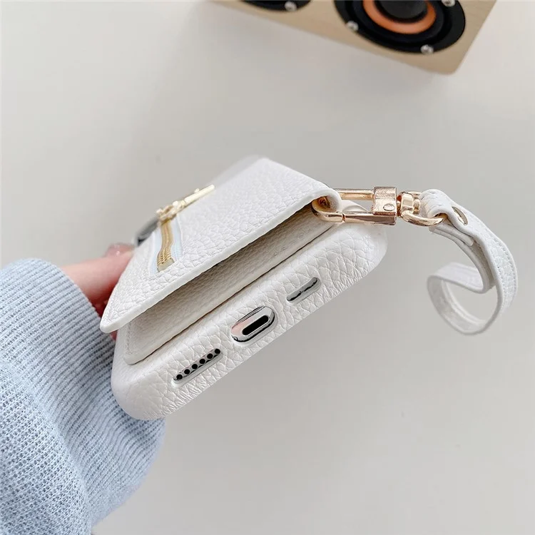 Capa para iPhone 14 Pro Max com compartimentos para cartões, suporte, cobertura traseira de couro PU com bolso com zíper e alça de pulso - Branco