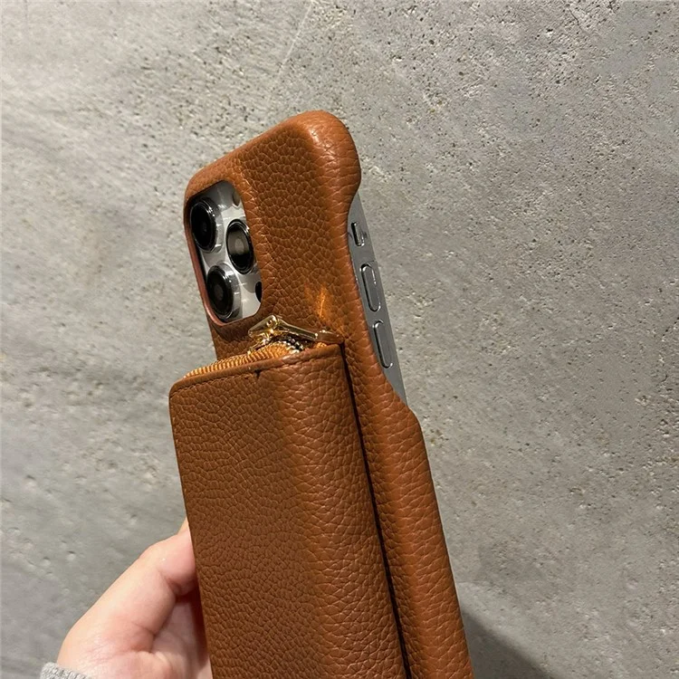 Funda para iPhone 15 Pro Max con ranuras para tarjetas, cremallera y correa de muñeca, de piel sintética - Marrón oscuro