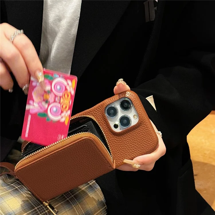 Funda para iPhone 15 Pro Max con ranuras para tarjetas, cremallera y correa de muñeca, de piel sintética - Marrón oscuro