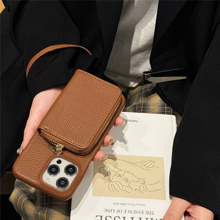 Funda para iPhone 15 Pro Max con ranuras para tarjetas, cremallera y correa de muñeca, de piel sintética - Marrón oscuro