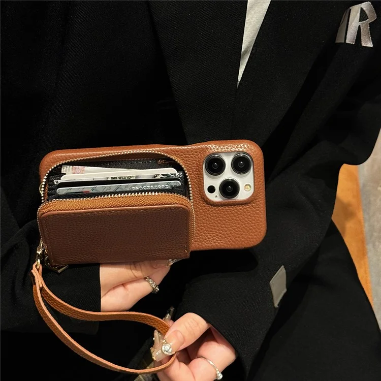 Funda para iPhone 15 Pro Max con ranuras para tarjetas, cremallera y correa de muñeca, de piel sintética - Marrón oscuro