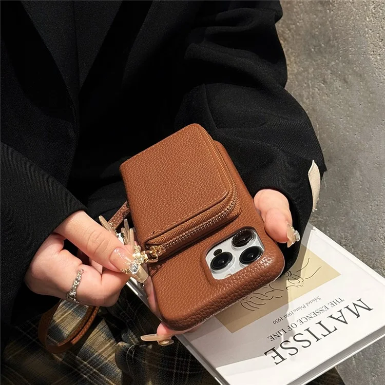 Funda para iPhone 15 Pro Max con ranuras para tarjetas, cremallera y correa de muñeca, de piel sintética - Marrón oscuro