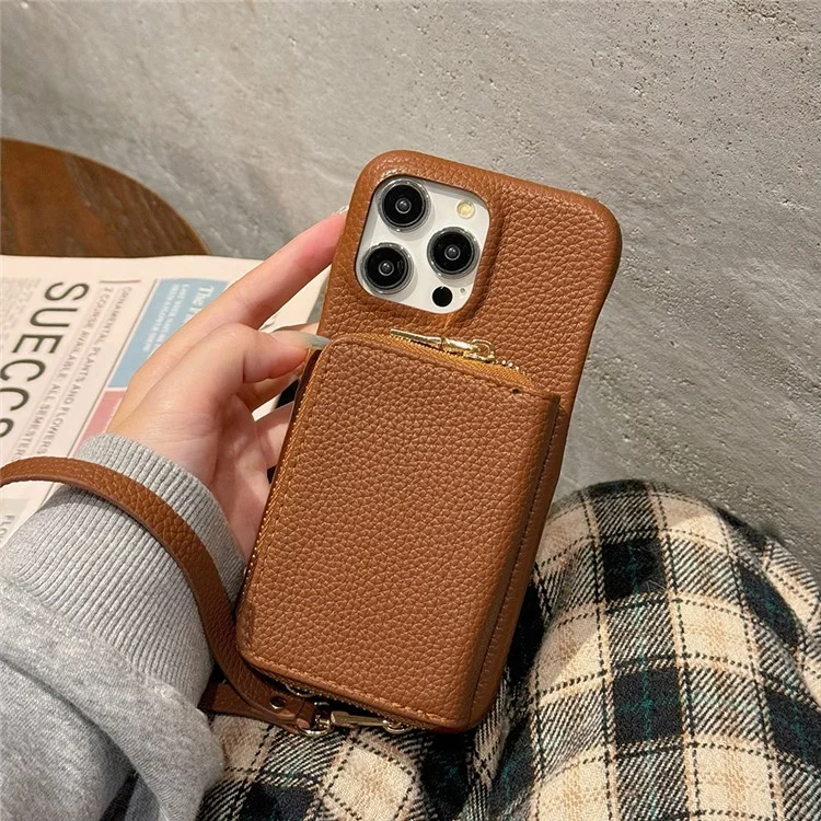 Funda para iPhone 15 Pro Max con ranuras para tarjetas, cremallera y correa de muñeca, de piel sintética - Marrón oscuro