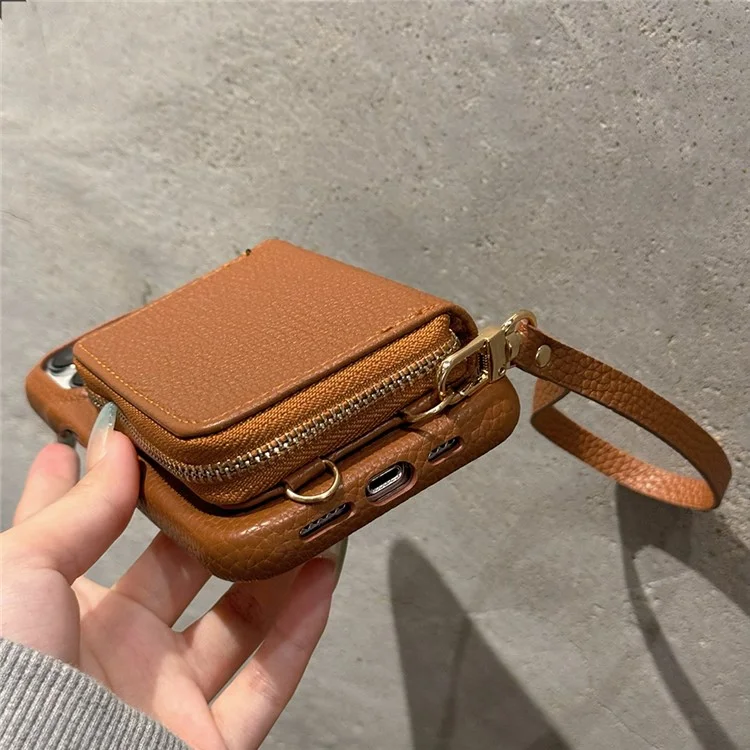 Funda para iPhone 15 Pro Max con ranuras para tarjetas, cremallera y correa de muñeca, de piel sintética - Marrón oscuro