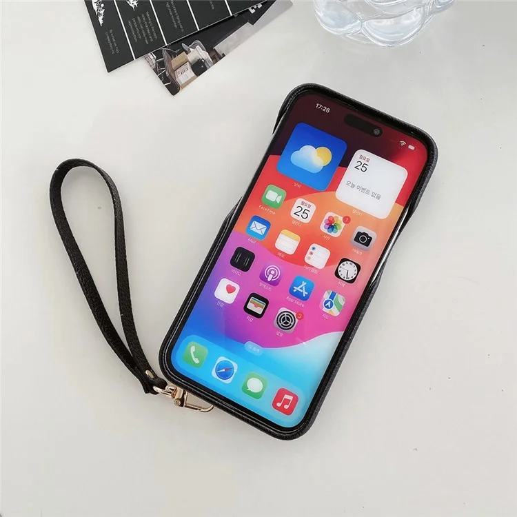 Funda para iPhone 15 Pro con múltiples ranuras para tarjetas, cubierta de cuero en la parte trasera y correa para la muñeca - Negro
