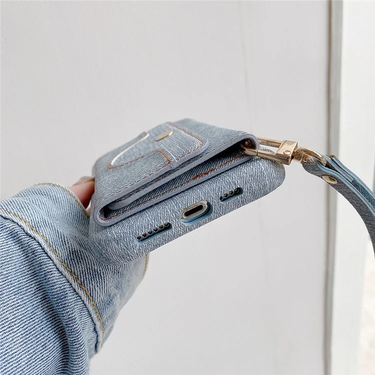 Étui pour iPhone 14 Pro Max avec fentes pour cartes, design miroir, texture en tissu jean et cuir PU avec sangle - Bleu bébé
